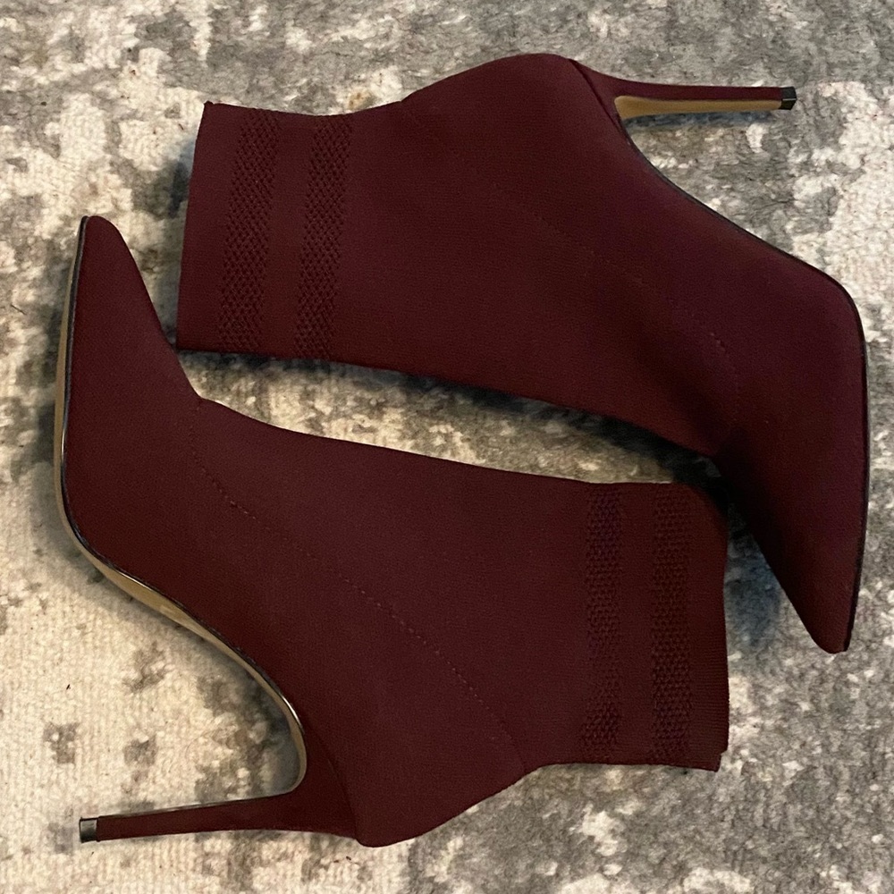 Steve Madden Cookie maroon fabric heeled pull-on bootie -size 8&1/2
